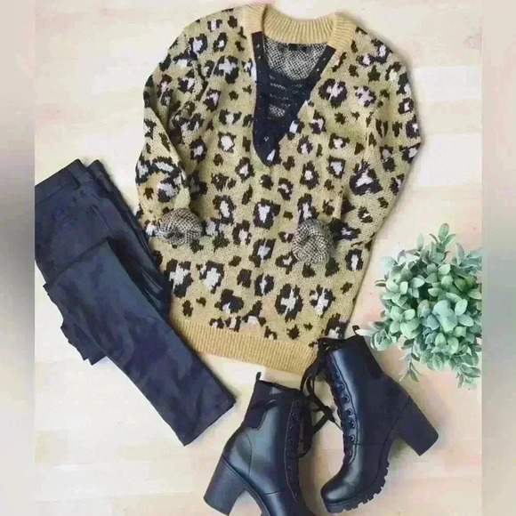 Women's Leopard Print Sweater (L20) - Picture 6 of 8